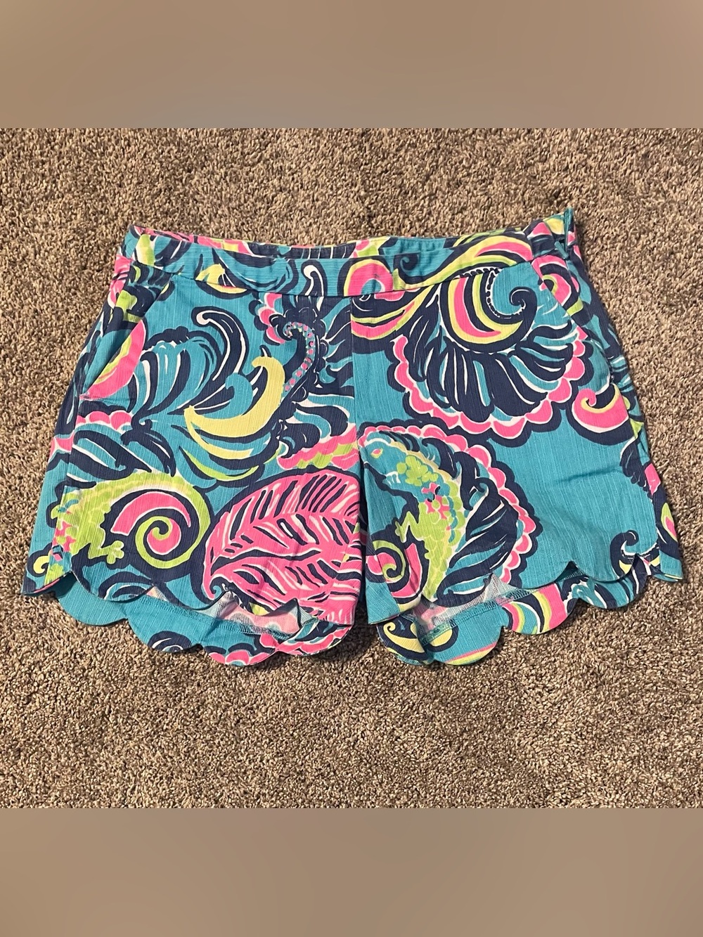Lilly Pulitzer Magnolia Scallop Hem Shorts in Private Island Print Size 00